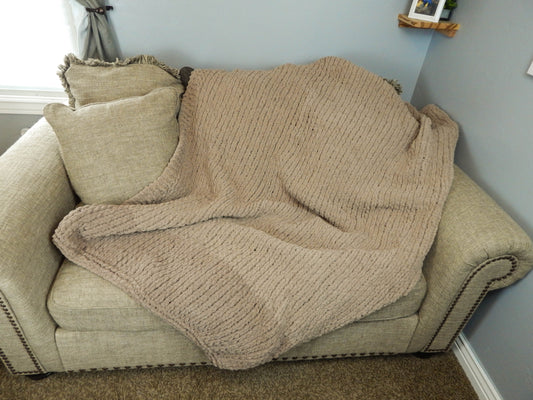 Chunky Knit Blanket in Brown