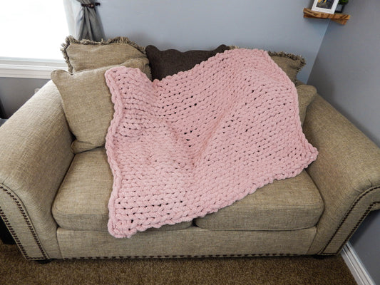 Chunky Knit Baby Blanket in Pink